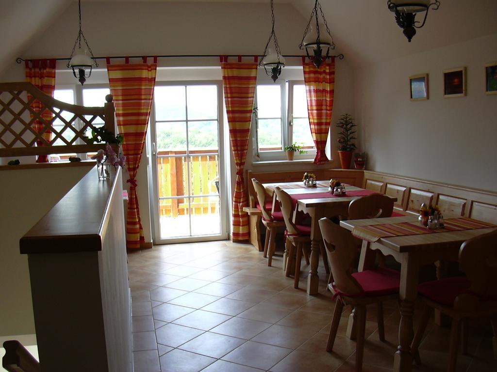 Weingut Gaestezimmer Gruber Эренхаузен Номер фото